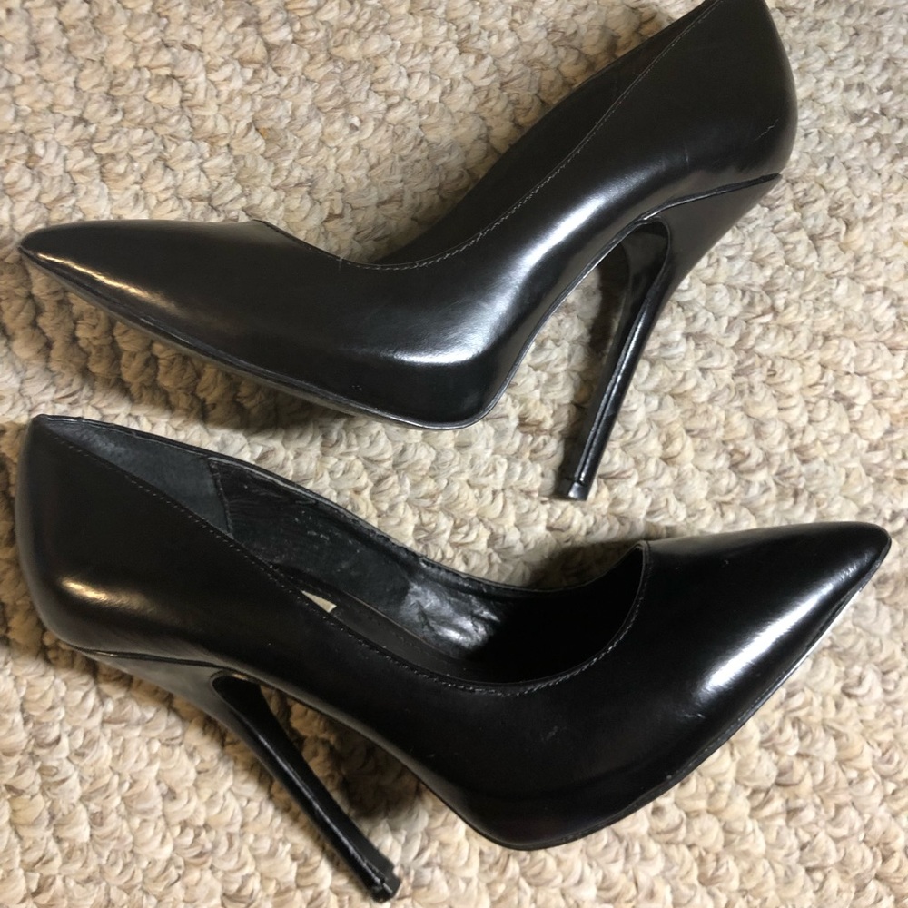 Steve Madden Darrt Pointed Stilettos size 6.5